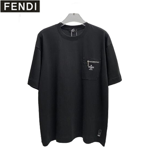 FENDI-05305 펜디 블랙 지퍼 포켓 장식 티셔츠 남성용