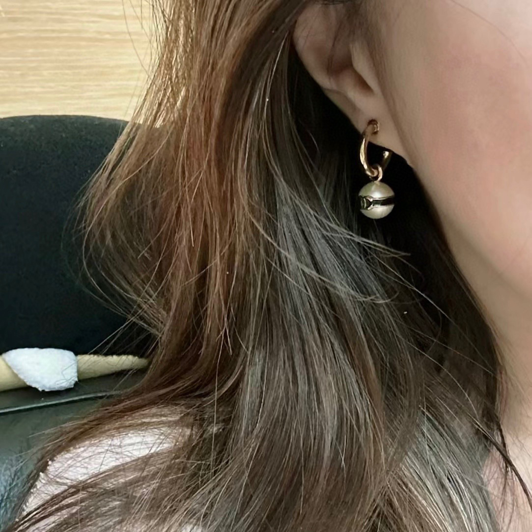 CHANEL-09121 샤넬 골드 진주 CC 로고 귀걸이 